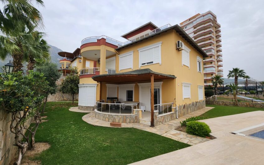 PRİVATE POOL 4+1 VİLLA İN MAHMUTLAR