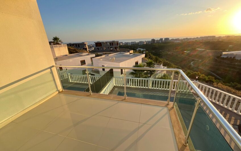 VILLA WITH PRIVATE POOL AND SEA VIEW