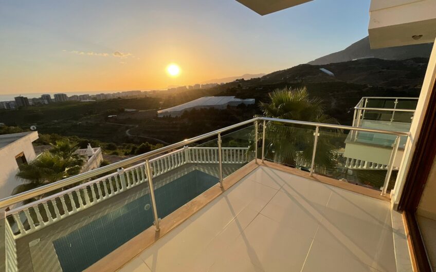 VILLA WITH PRIVATE POOL AND SEA VIEW
