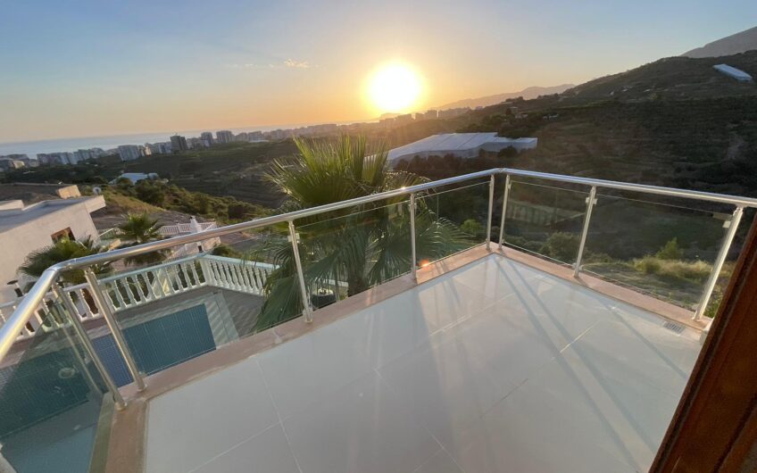 VILLA WITH PRIVATE POOL AND SEA VIEW
