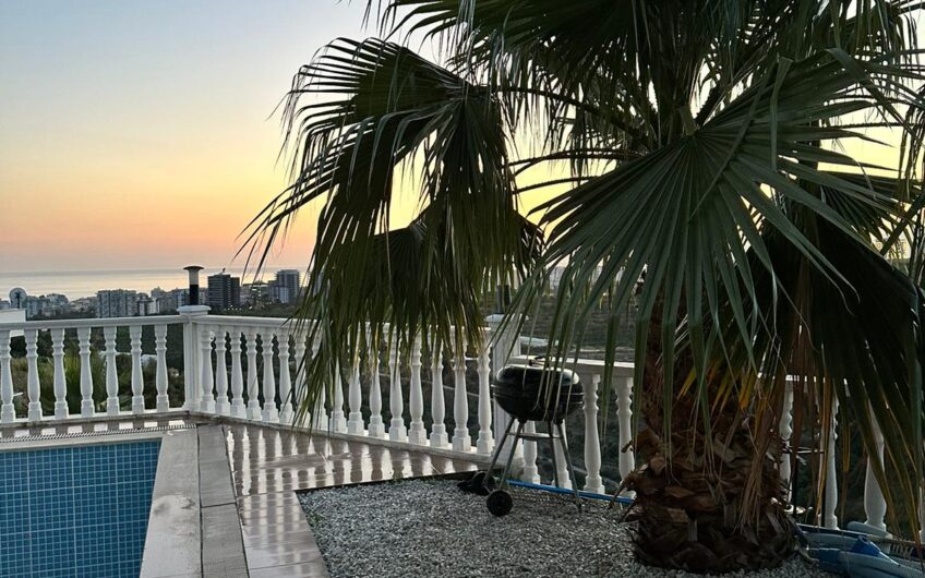 VILLA WITH PRIVATE POOL AND SEA VIEW