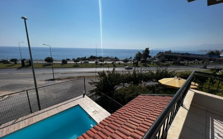 Alanya Kargıcakda Denize sıfır özel havuzlu 3+1 villa