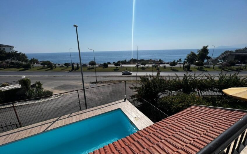 Alanya Kargıcakda Denize sıfır özel havuzlu 3+1 villa