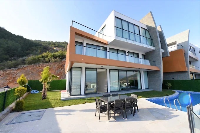 ALANYA TEPE MAHELLESİ ÖZEL HAVUZLU 5+1 VİLLA