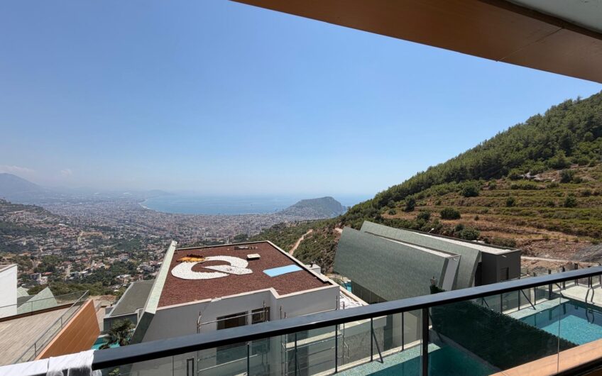 ALANYA TEPE MAHELLESİ ÖZEL HAVUZLU 5+1 VİLLA