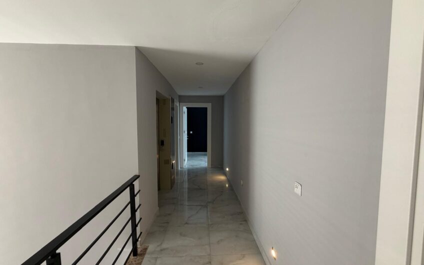 ALANYA TEPE MAHELLESİ ÖZEL HAVUZLU 5+1 VİLLA