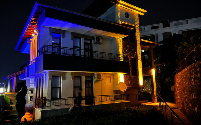 Alanya Kargıcakda Denize sıfır özel havuzlu 3+1 villa